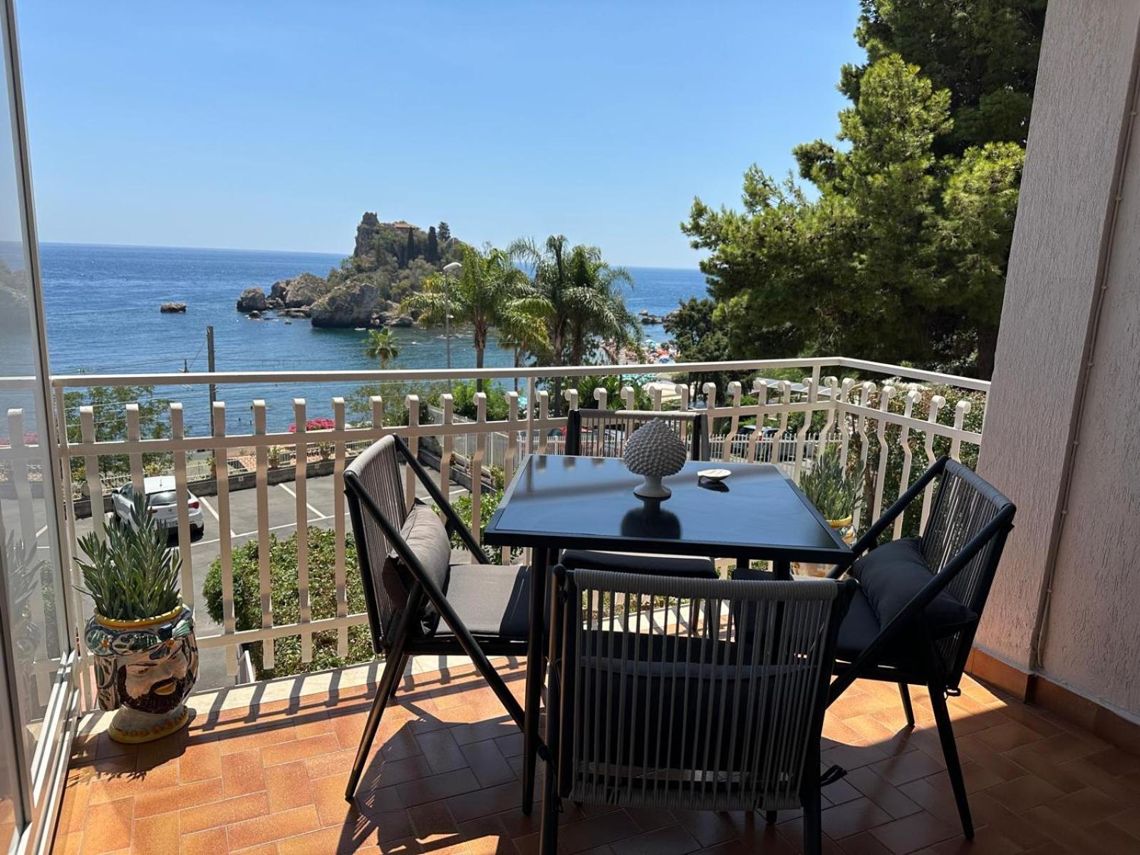 Frontemare Isola Bella By Holidays